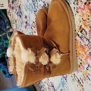 Koolaburra by Ugg tan bow boots women's 9